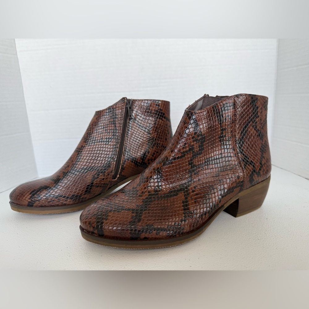 Clarks Mila Myth Womens Leather Booties  Brown Black Snake Print Boots 6.5 EUC
